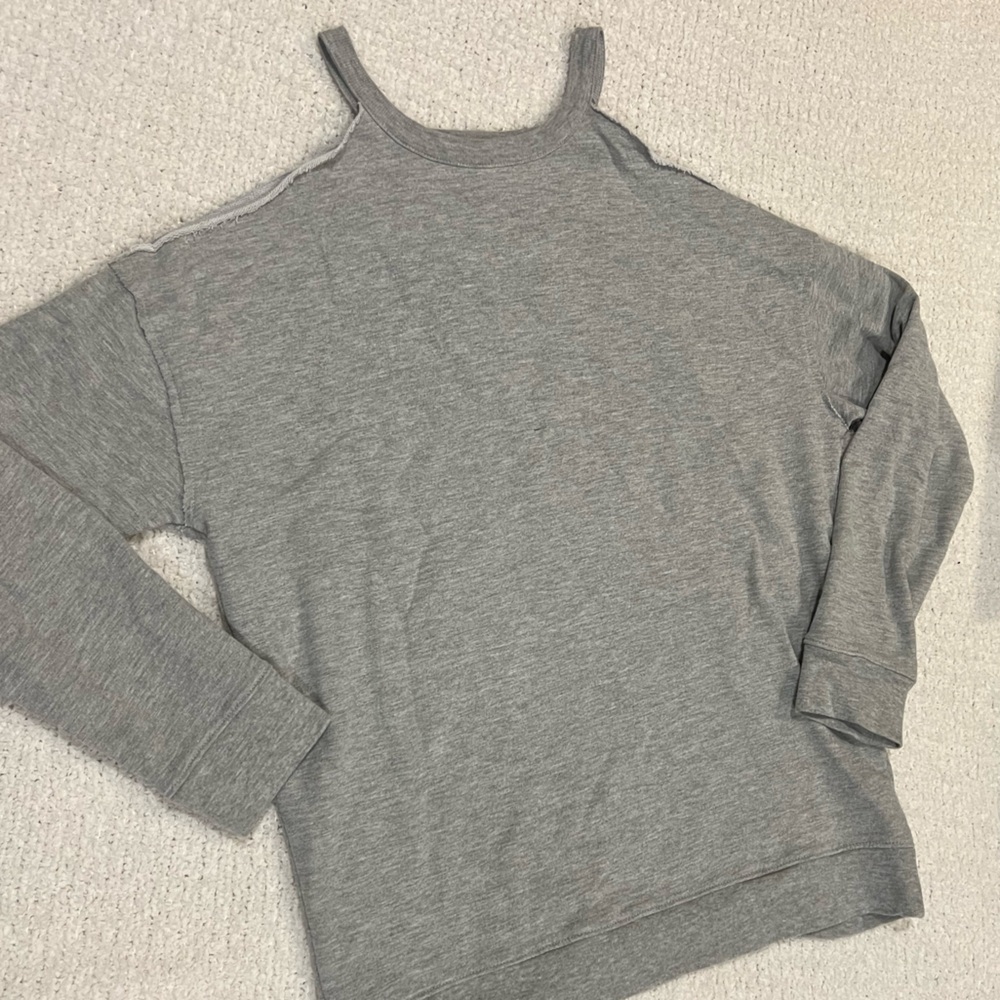 American Eagle 🦅 Cut Out Shoulder Sweatshirt